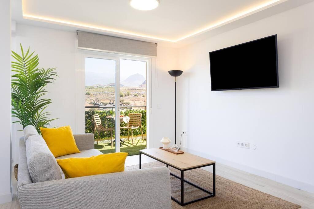 Sunnyland Apartment Arona Cho Екстер'єр фото